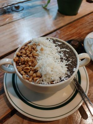 Berry smoothie bowl at Caffeinated in Busan