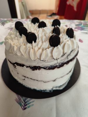Pastel vegano de oreo at Bee Love Coffee in Cerdanyola Del Valles