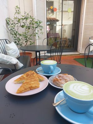  at Bee Love Coffee in Cerdanyola Del Valles