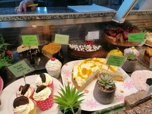 I tried banana mango cream and Erdnuss brownie 🍰  at Wahrhaft Nahrhaft in Berlin