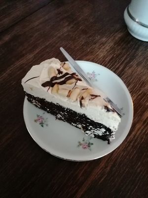 Erdnuss brownie 🍰🫠  at Wahrhaft Nahrhaft in Berlin