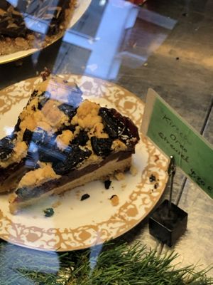 Cherry Oreo streusel Cake  at Wahrhaft Nahrhaft in Berlin