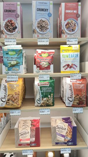 Granola, candy, chips, cookies at Swallow Bakery & Cafe - 스왈로베이커리카페 in Seoul