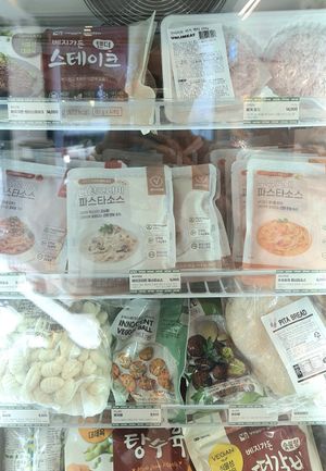 pita bread, pasta sauce, mockmeat at Swallow Bakery & Cafe - 스왈로베이커리카페 in Seoul