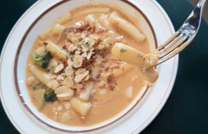 Rose Tteokbokki - close-up #Veganuary at Swallow Bakery & Cafe - 스왈로베이커리카페 in Seoul