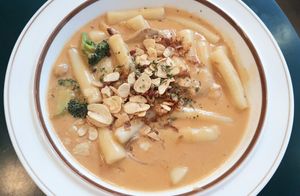 Rose Tteokbokki #Veganuary at Swallow Bakery & Cafe - 스왈로베이커리카페 in Seoul