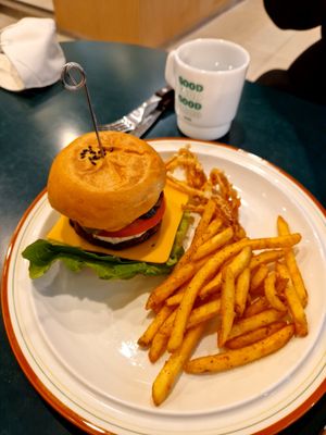 Mushrooms and onion burger at Swallow Bakery & Cafe - 스왈로베이커리카페 in Seoul