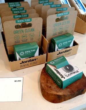vegan floss at Thanks To Zero Waste - 덕분애 제로웨이스트샵 in Seoul