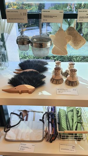 brushes, strainers and loofah sponges at Thanks To Zero Waste - 덕분애 제로웨이스트샵 in Seoul