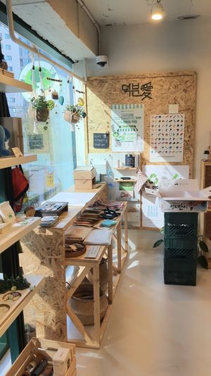 interior of location at Thanks To Zero Waste - 덕분애 제로웨이스트샵 in Seoul