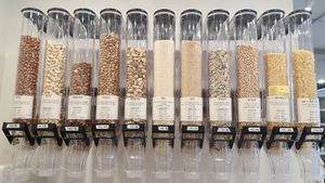 dry food refill station: nuts, grains pasta #Veganuary at Thanks To Zero Waste - 덕분애 제로웨이스트샵 in Seoul