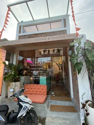 Storefront   at Benny & Bloom in Kuta
