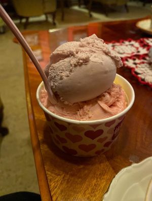 Peach, Strawberry and Glögg (Mulled wine) sorbets at Glassbaren in Braecke