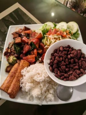 Casado para ser feliz. #Veganuary at Loving Hut - Costa Rica in Heredia
