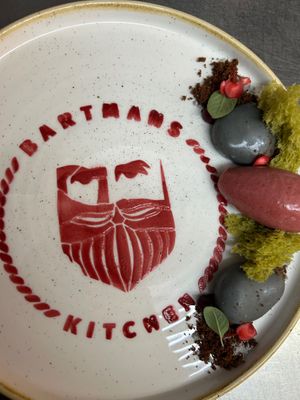 Essbare Steine mit grünem Tee Kirsche und Pflaume  at Bartmans Kitchen in Timmendorfer Strand