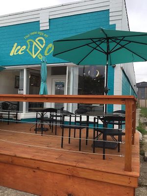 Outdoor seating at The New Age of Ice Cream in Indianapolis
