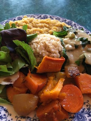 This is the size of the medium plate.  Includes soup too at Potala Organic Cafe in Albany