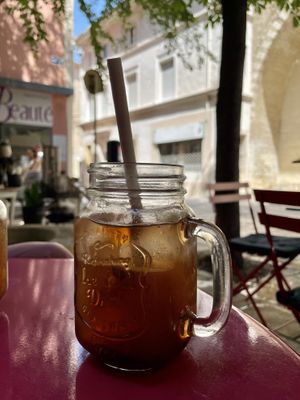 Peach ice tea  at La sardine aux yeux bleus in Orange