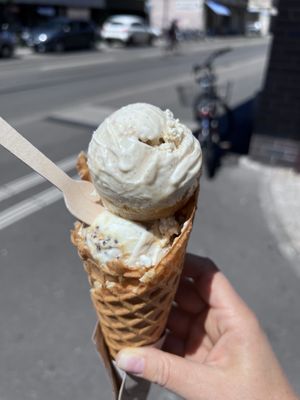 apple crumble and vanilla almond chip  at enila plant based ice cream in Basel