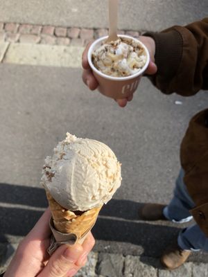 apple crumble and vanilla almond plane  at enila plant based ice cream in Basel