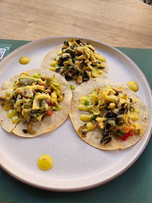 Vegan tacos at Fresco Juice & Salad Bar in Andros