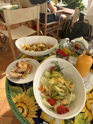 Avocado salad with no dressing and fries  at Café Mirante in Praiano