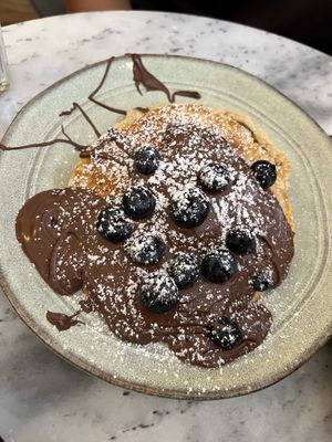 Vegane Pancakes mit Nutella und Heidelbeeren  at Homely in Hamburg