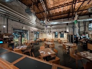 Der Restaurantbereich (leer, weil bereits geschlossen) at Hobenköök in Hamburg