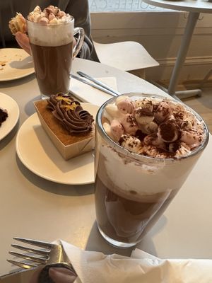 Hot chocolate and cake at Ruby's of London in Tunbridge Wells