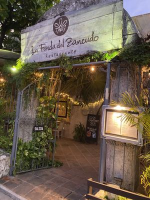 Ancien édifice abandonné auquel on a joliment redonné vie!  at La Fonda del Zancudo in Cancun