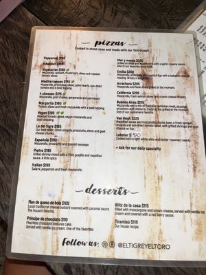 vegan pizza at El Tigre y el Toro in Cancun