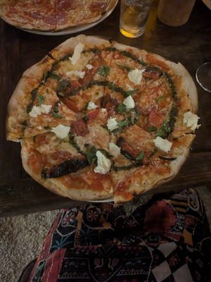 Pizza margarita at El Tigre y el Toro in Cancun