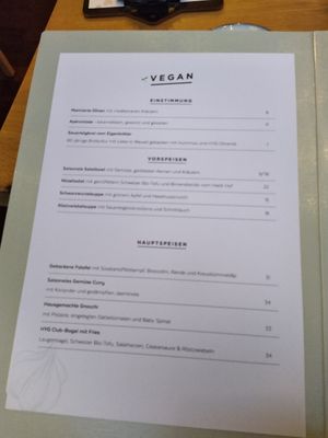 Ganze Seite mit veganem Gerichten. at HYG Restaurant & Bar in Weggis