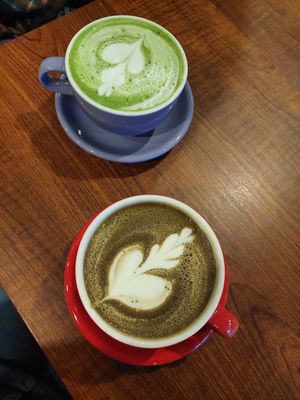 Matcha and hojicha latte at Cafe LA in Osaka