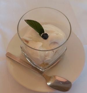 Crumble com ovo at Palheiro in Rio De Onor