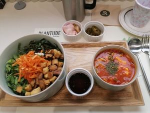 Bibimbap and tofu soup (don't forget to mix your bibimbap! 😊) at Plantude 플랜튜드 in Seoul