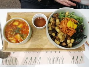 Bibimbap and soup at Plantude 플랜튜드 in Seoul