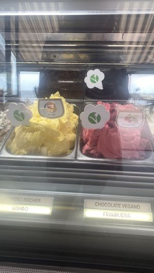 Helado chocolate, frambuesa y mango   at Sapori in Mallorca