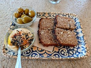 Selfmade bread, hummus and olives at El Perrito in Mallorca