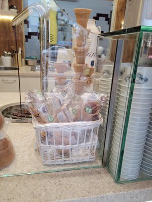 Vegan cones, the ones in the wrappers are also gluten free at Palo Nord in Fiumicino