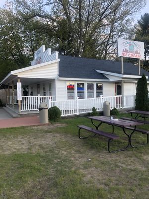 Outdoor seating   at Timbertown Ice Cream in Lewiston