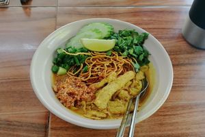 Khao Soi, 50 Baht. Very yummy, not spicy, which is really nice for me. The toppings you can add yourself at the counter at Pa Yod Shan Vegetarian Cafe in Chiang Mai