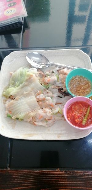 Steamed chinese rice rolls, very tasty! But small portion at Pa Yod Shan Vegetarian Cafe in Chiang Mai