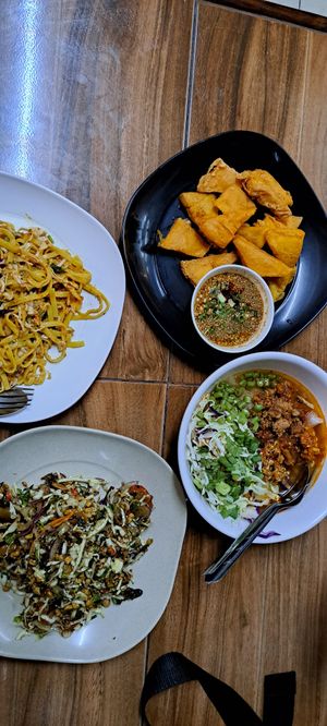 Shan noodles, Shan tofu, rice noodles soup with mushroom curry and tea leaves salad at Pa Yod Shan Vegetarian Cafe in Chiang Mai