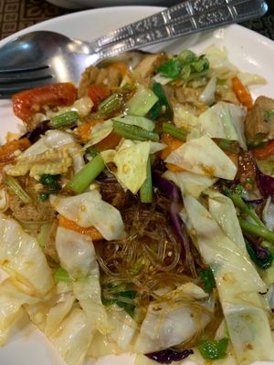 Stir-fried Glass 🇵🇸⚖️ 🗝️Noodles with Cabbage at Pa Yod Shan Vegetarian Cafe in Chiang Mai