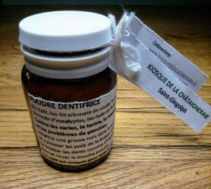 Poudre dentifrice bio at Kiosque de la Châtaigneraie in Saint Gingolph