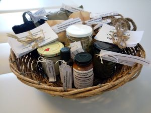 Tous les produits ne sont pas toujours disponibles au kiosque. Si vous voulez quelque chose de particulier, vous pouvez le commander via ma boutique en ligne. at Kiosque de la Châtaigneraie in Saint Gingolph