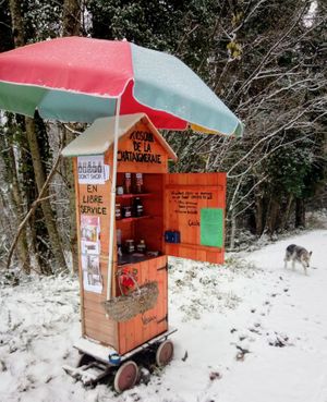 Le Kiosque est ouvert .. si non il y a aussi le shop en ligne :
www.kiosquedelachataigneraie.ch at Kiosque de la Châtaigneraie in Saint Gingolph