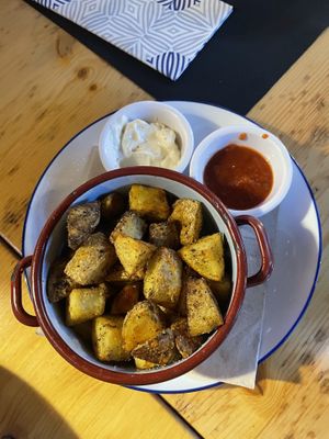 Patates rabioses (braves) sempre amb la salsa apart  at Sant Jeroni in El Bruc