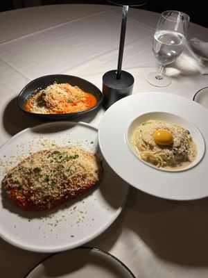 Carbonara and Scallopini chicken 🤤  at Crossroads Kitchen in Las Vegas